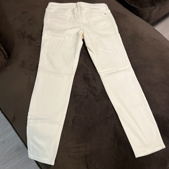 Victoria’s Secret Jeans in Cream - Picture 2 of 6